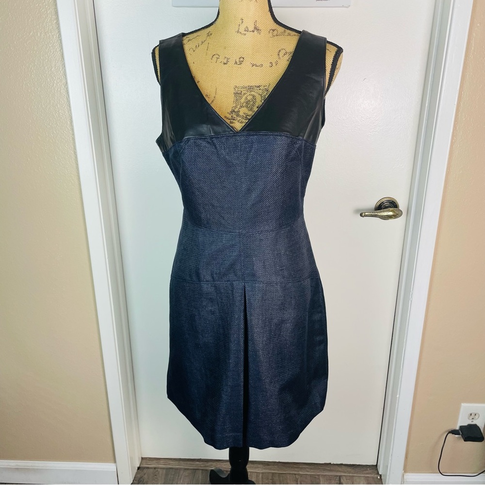 bebe Leather Trim Navy Blue Sleeveless Textured Dress Size M V-Neck Lined Party - Picture 4 of 13